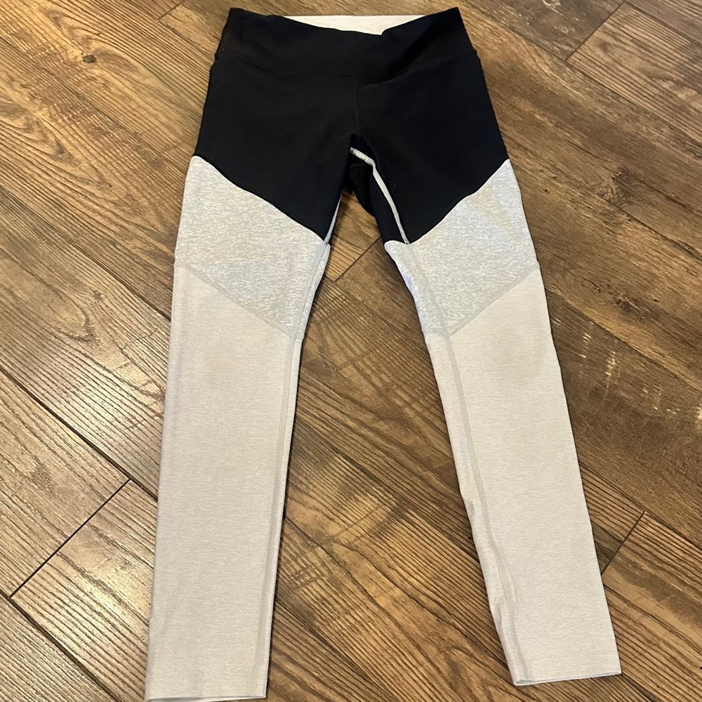 Outdoor Voices Original Stripe Black Gray Leggings‎ Size S